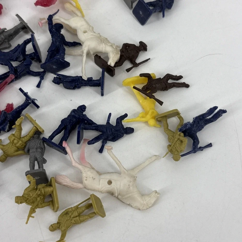 Vintage 1950s Cowboys Indians & Soldiers Plastic Toy Lot of 82 Miniature